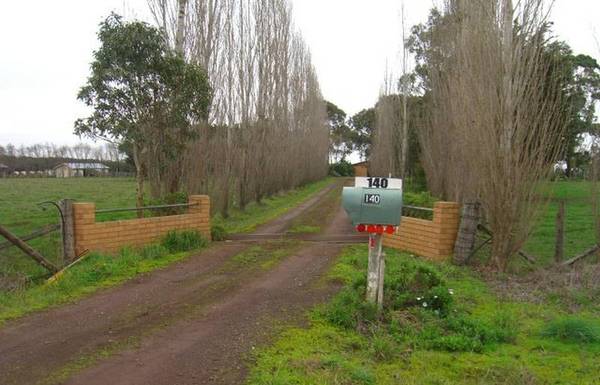 COBDEN / CAMPERDOWN HOBBY FARM Picture