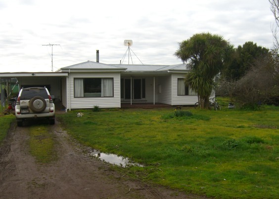 HIDE AWAY ON 9+ ACRES! Picture 1