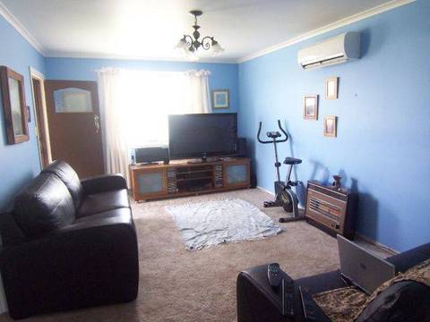 FOR RENT $175 PER WEEK Picture 3