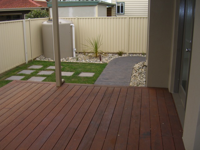 STYLISH LOW MAINTENANCE LIVING IN CAMPERDOWN Picture 2