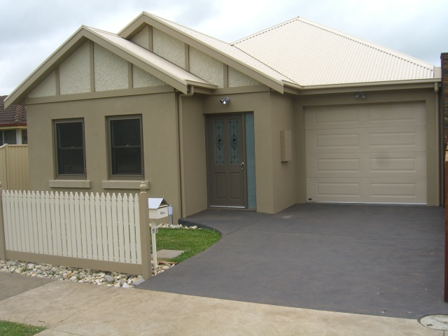 STYLISH LOW MAINTENANCE LIVING IN CAMPERDOWN Picture 1