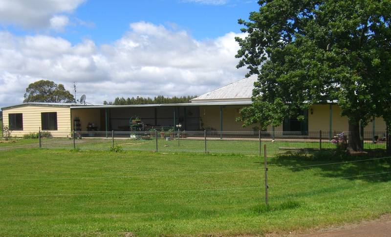 7BR HOME ON 10 ACRES WITH LOTS OF SHEDDING Picture 1