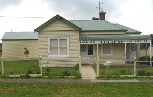 AVAILABLE FROM 1st July 2009 - $450 PER WEEK FULLY FURNISED Picture 1