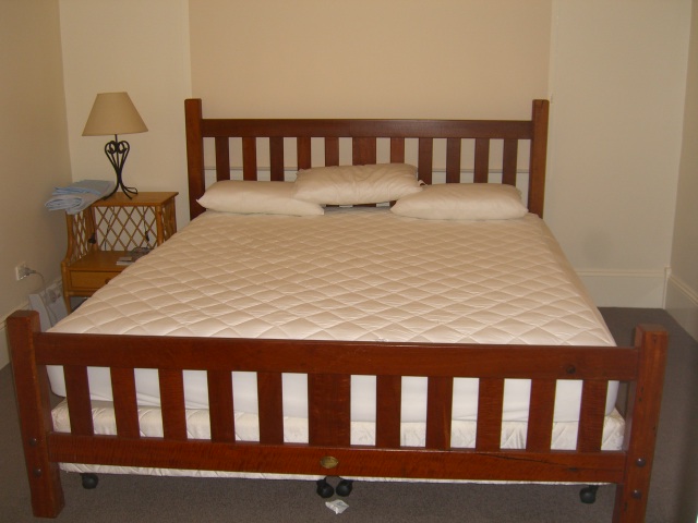 AVAILABLE FROM 1st July 2009 - $450 PER WEEK FULLY FURNISED Picture 2