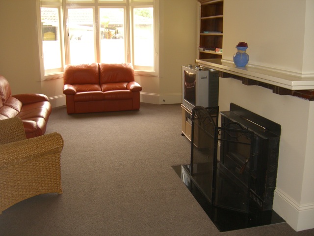 PERIOD CHARM WITH MODERN CONVENIENCE! Picture 3