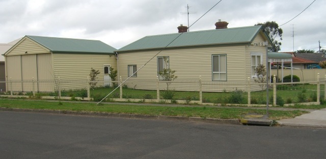 PERIOD CHARM WITH MODERN CONVENIENCE! Picture 2