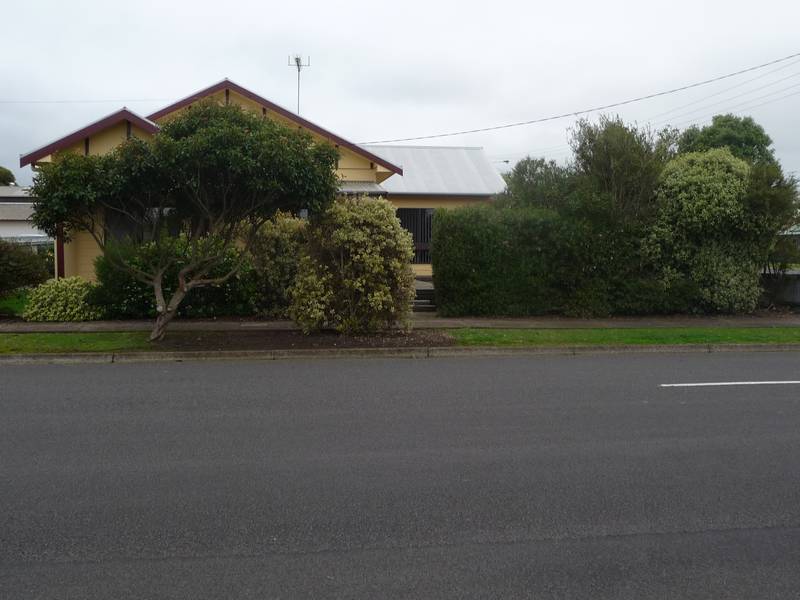 LOCATION / LOCATION Picture 1