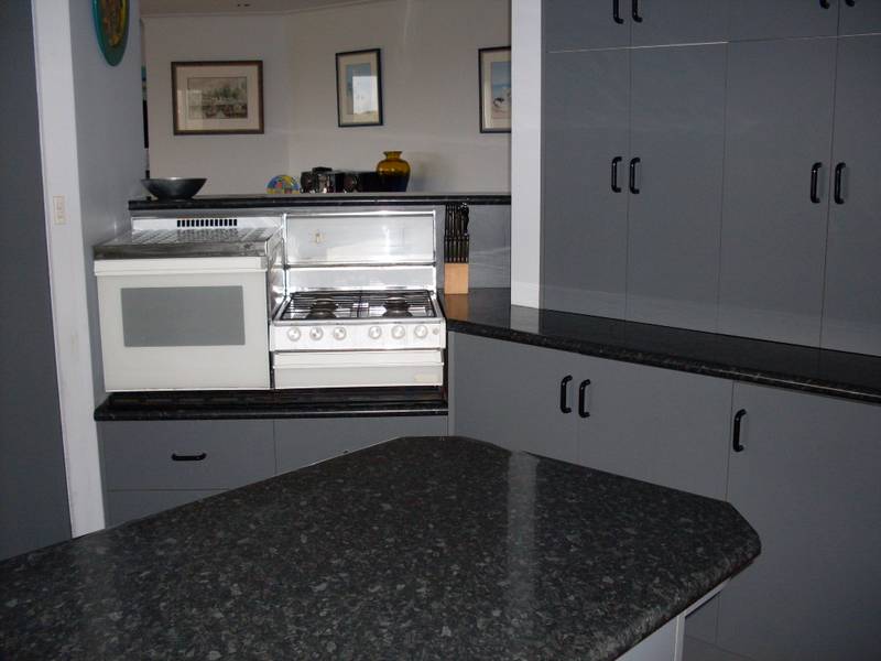 PETERBOROUGH 4BR RENTAL Picture 2