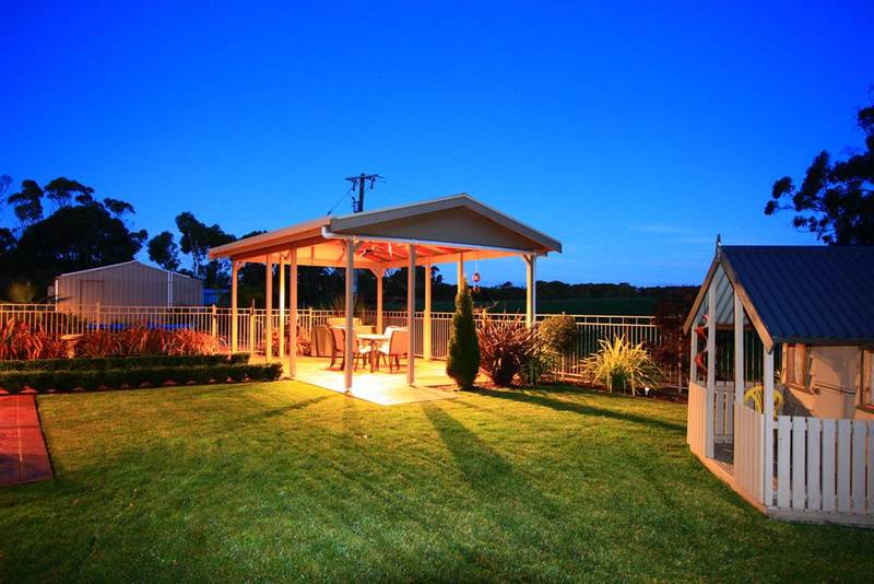 BEST IN MODERN LIVING Picture 3