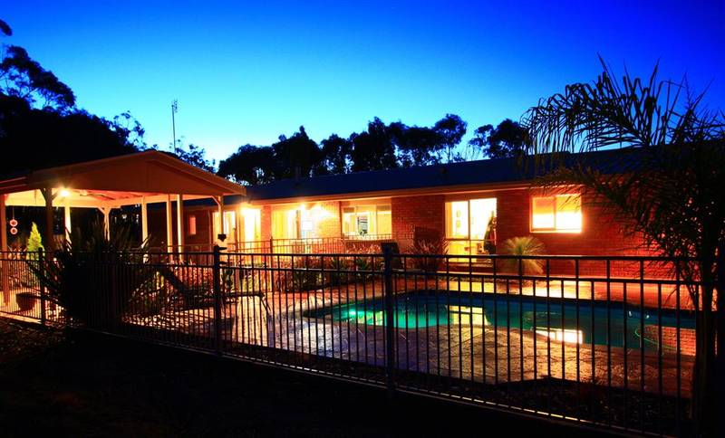 BEST IN MODERN LIVING Picture 2