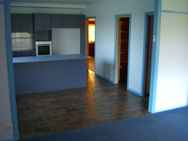 AFFORDABLE FAMILY HOME ON ONE ACRE WITHIN TOWN LIMITS Picture 3