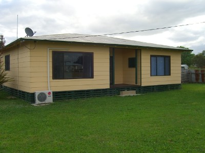 AFFORDABLE FAMILY HOME ON ONE ACRE WITHIN TOWN LIMITS Picture