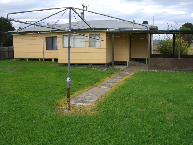 AFFORDABLE FAMILY HOME ON ONE ACRE WITHIN TOWN LIMITS Picture 2