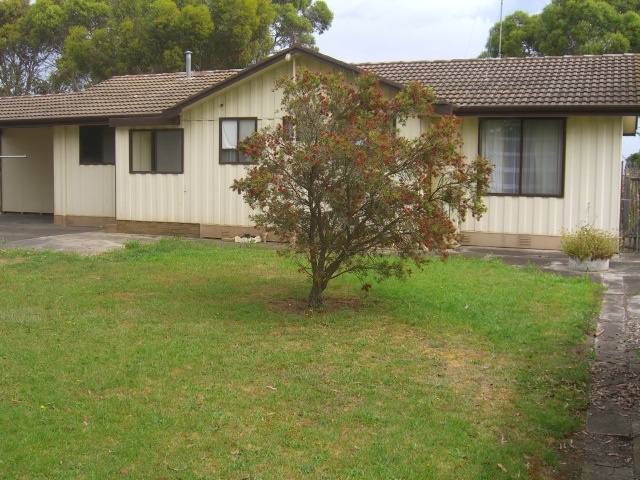 OPPORTUNITY KNOCKS - FAMILY HOME OR INVESTMENT PROPERTY! Picture 3