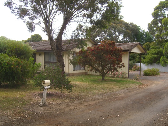 OPPORTUNITY KNOCKS - FAMILY HOME OR INVESTMENT PROPERTY! Picture 1
