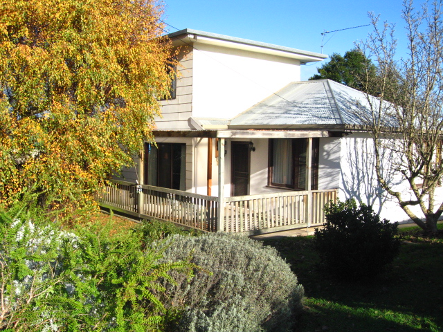 BRIGHT & CHEERFUL 3 BEDROOM HOUSE IN TIMBOON Picture 1