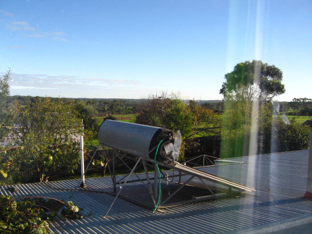 BRIGHT & CHEERFUL 3 BEDROOM HOUSE IN TIMBOON Picture 3