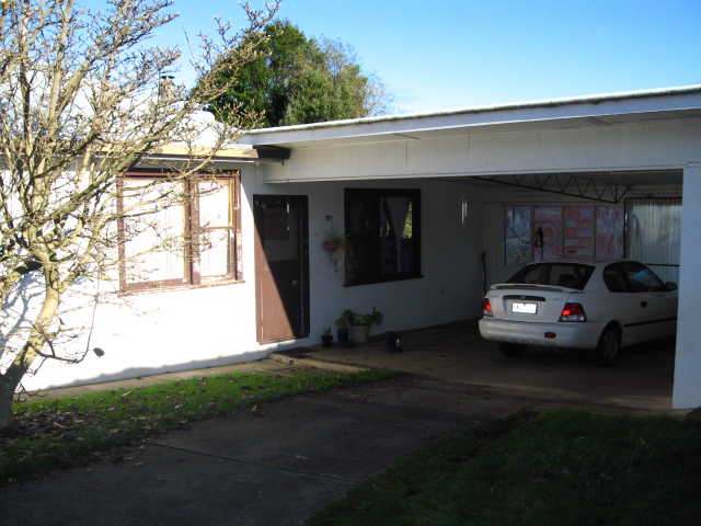 BRIGHT & CHEERFUL 3 BEDROOM HOUSE IN TIMBOON Picture 2