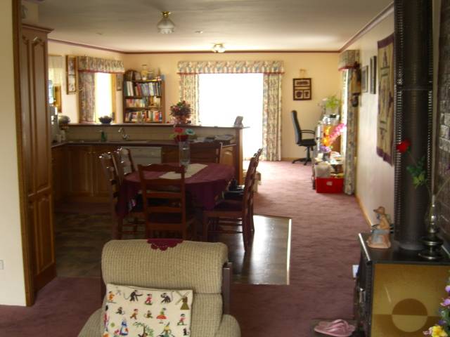 INVESTMENT PROPERTY - CLOSE TO EVERYTHING Picture 3