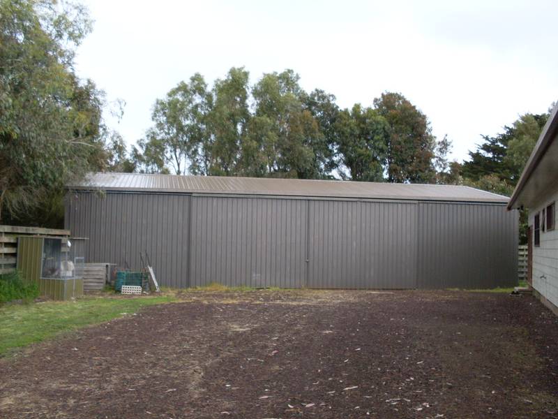 GORGEOUS HOBBY FARM ON 15 ACRES Picture 3