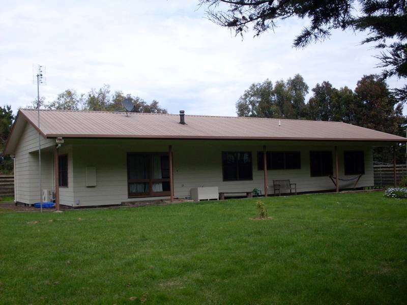 GORGEOUS HOBBY FARM ON 15 ACRES Picture 2