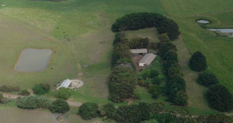 GORGEOUS HOBBY FARM ON 15 ACRES Picture 1