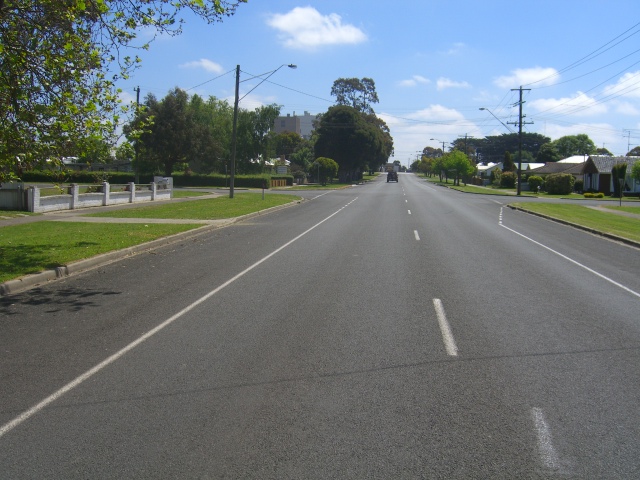 COBDEN MAIN STREET BUILDING BLOCK Picture 3