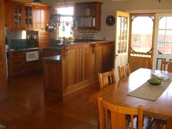 A CUT ABOVE THE REST!
CURRENTLY $350 PER WEEK RENT Picture 2