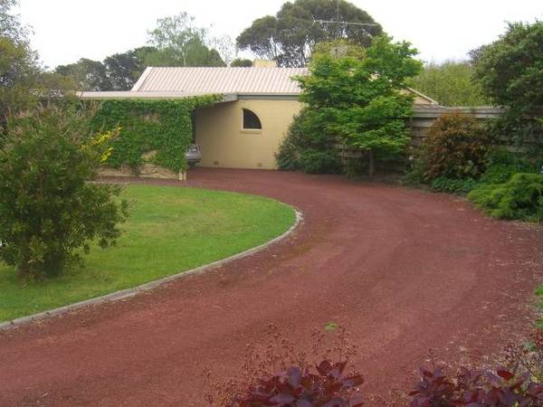 ARCHITECT INSPIRED FAMILY RESIDENCE Picture 2