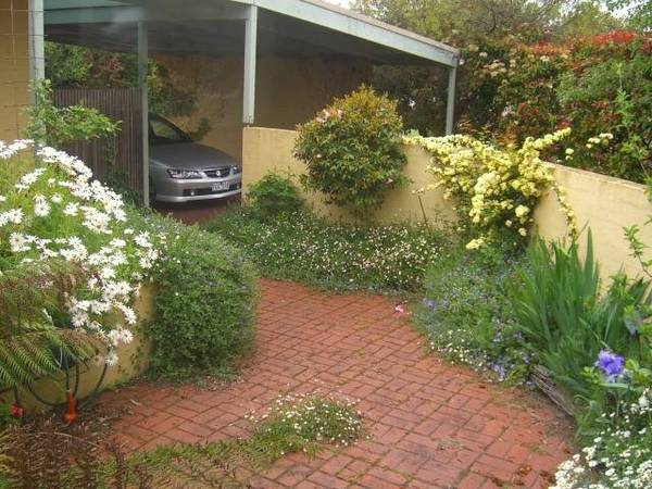 ARCHITECT INSPIRED FAMILY RESIDENCE Picture 3