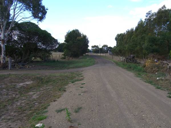 COBDEN VANCANT BLOCK Picture 3