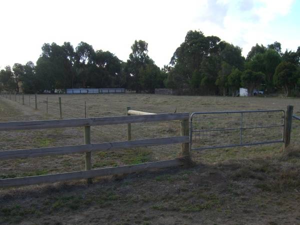 COBDEN VANCANT BLOCK Picture 2