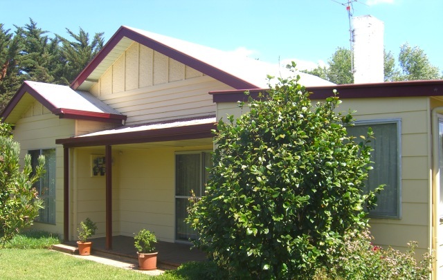 HOME ON 10 ACRES NEAR LAKE ELINGAMITE Picture 1