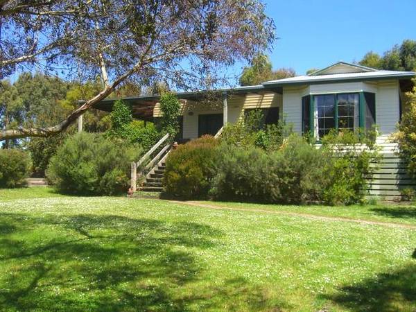 LIFESTYLE PROPERTY CLOSE TO PORT CAMPBELL Picture 1