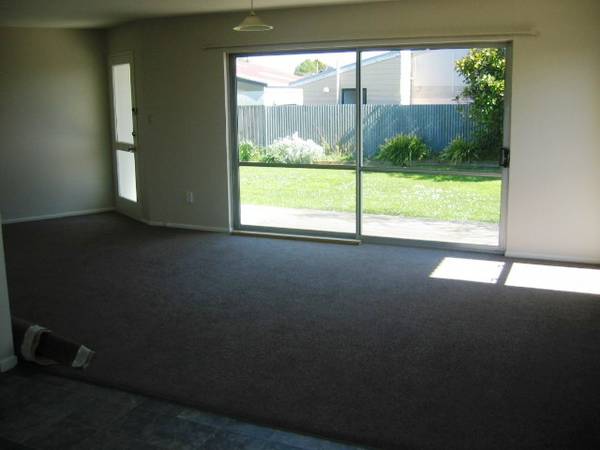 Sunny Three Bedroom Home Picture 3