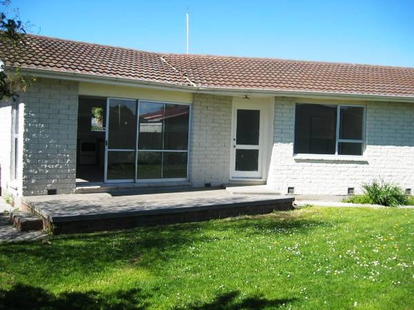 Sunny Three Bedroom Home Picture 1