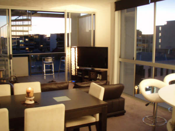 2 Level Sub Penthouse in the Heart of Westend Picture 2