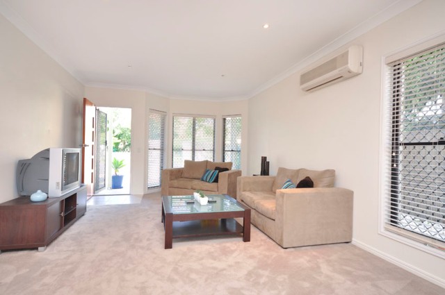 Executive duplex in Ascot Picture 3