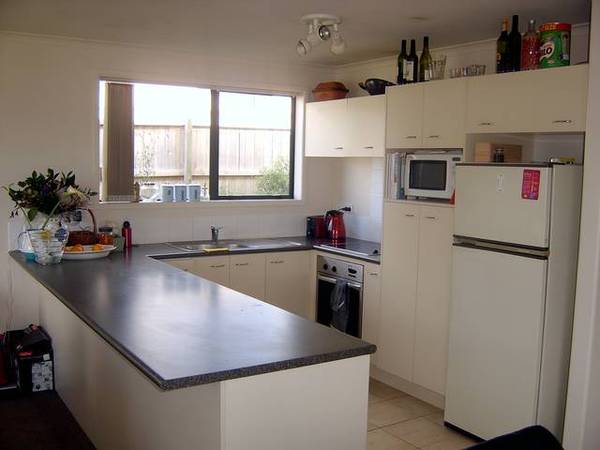 Two Level, 4 Bedroom Home Picture 2