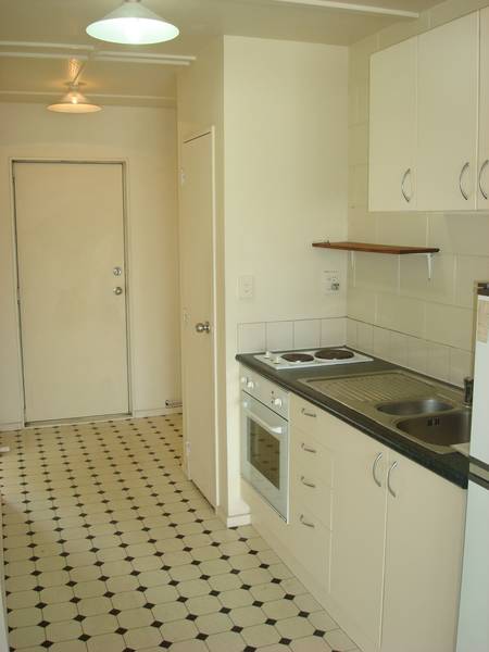 1 Bedroom House with 1 Bathroom. Picture