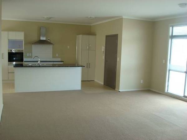 3 Bedroom Apartment - with 2 car parks Picture