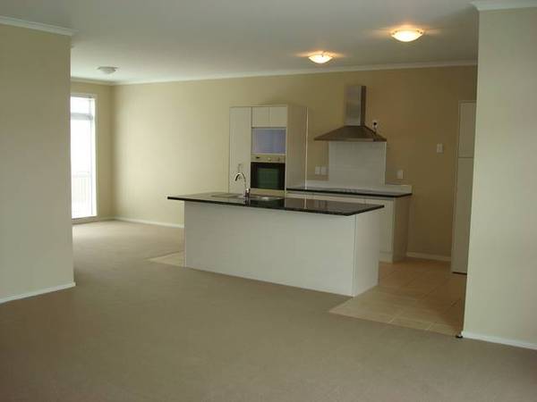 3 Bedroom Apartment - with 2 car parks Picture