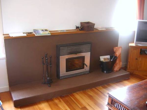 SUPERB LOCATION! Picture 2