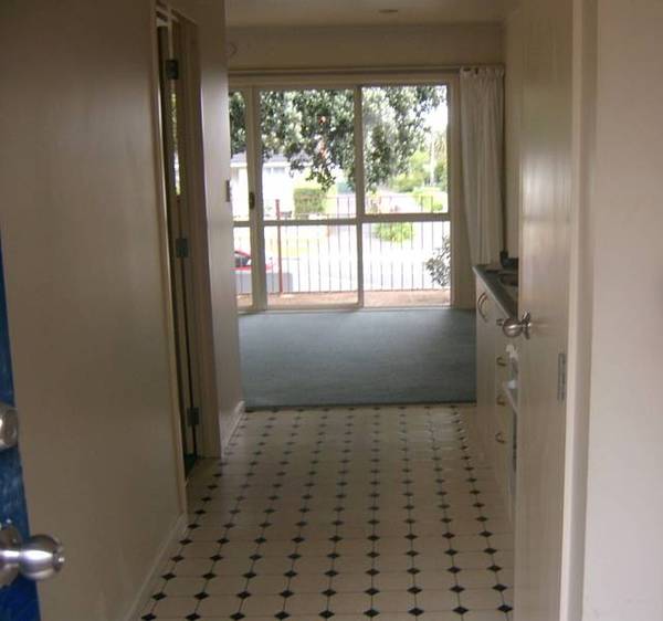 1 Bedroom House with 1 Bathroom. Picture 1 Bedroom House with 1 Bathroom. Picture