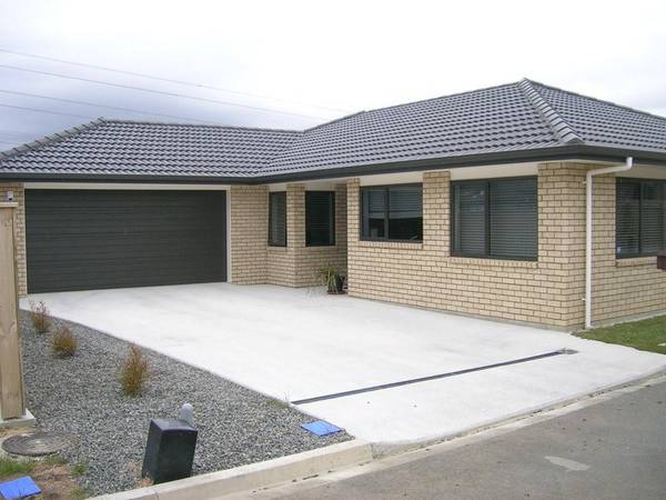 4 Bedroom Home in Riverstone Terraces Picture