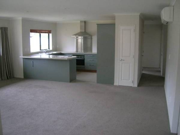 Near New 3 Bedroom Home Picture Near New 3 Bedroom Home Picture