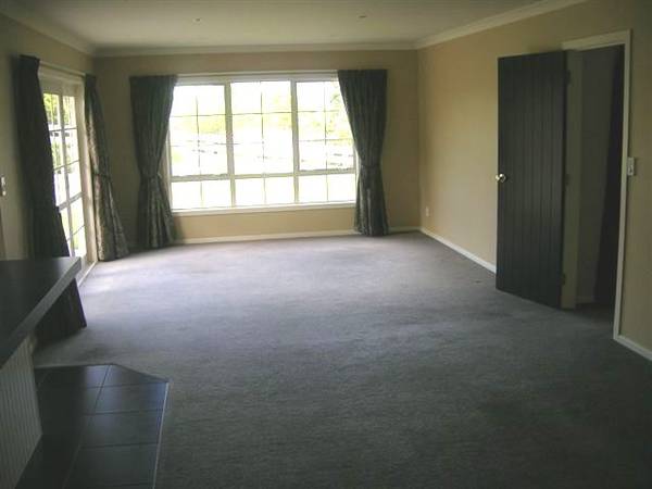 Fabulous Five Bedroom Home + Office Picture Fabulous Five Bedroom Home + Office Picture