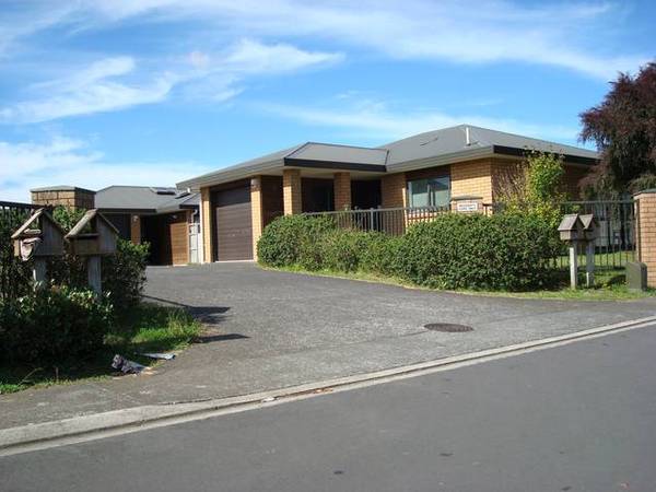 3 Bedroom Home in Good Location Picture 1