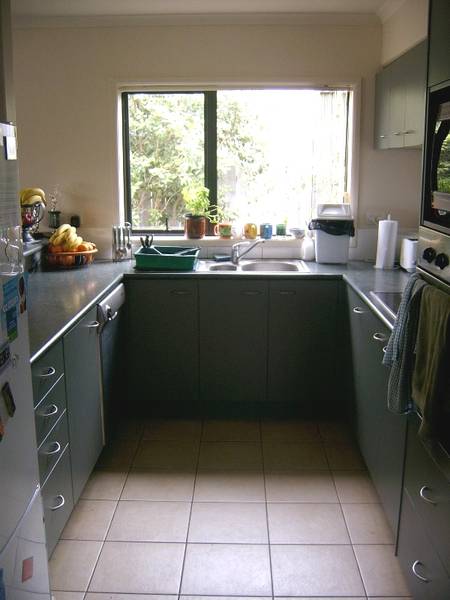 4 Bedroom Modern Family Home Picture 2