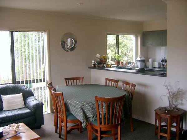 4 Bedroom Modern Family Home Picture 3